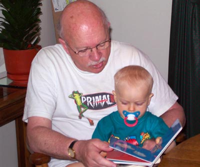 readingwPoppop0522.jpg