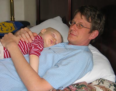 sleepingondaddy0814.jpg