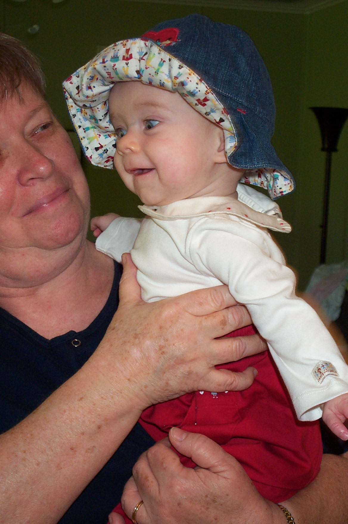 031005_CuteHatGrandma.jpg