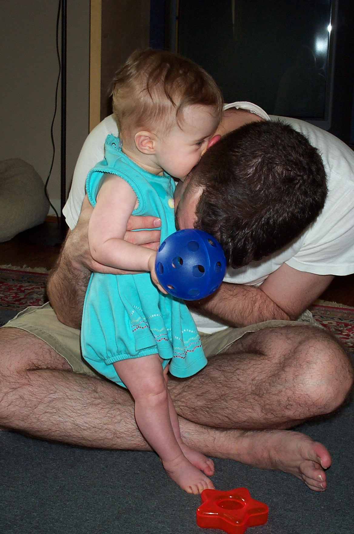 052105_KissingDaddy.jpg