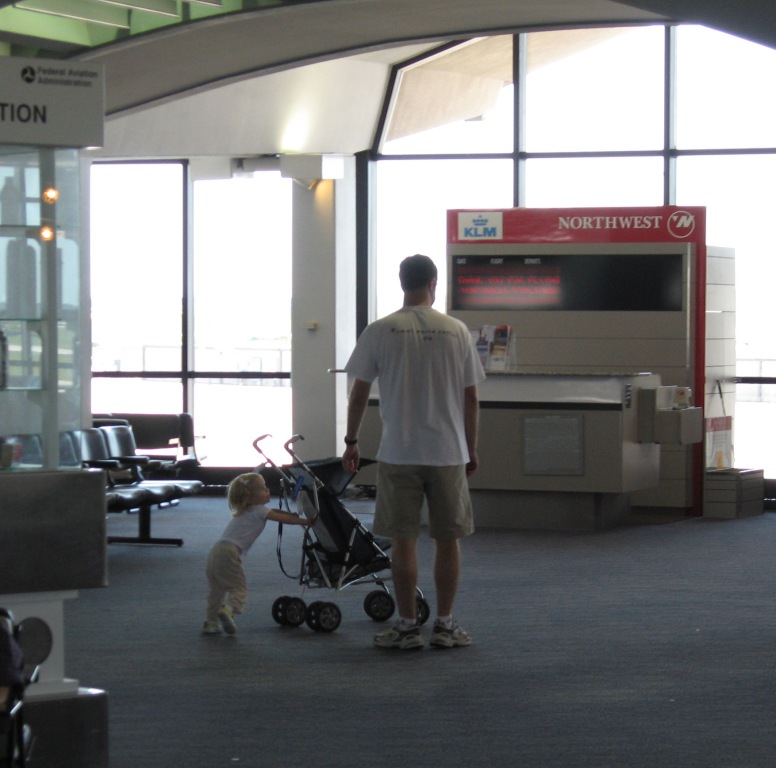 071606_AirportStrollBlog.jpg