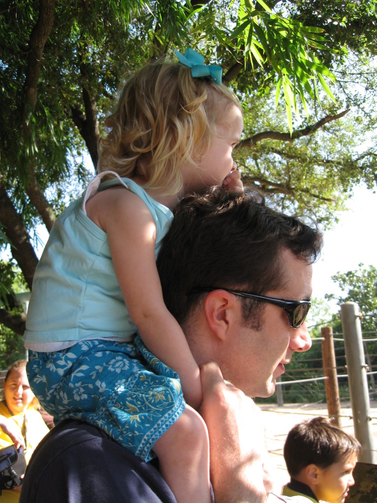 100706_DaddyShouldersZooBlog.jpg