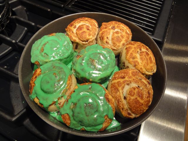 031712_GreenCinnamonRolls.jpg