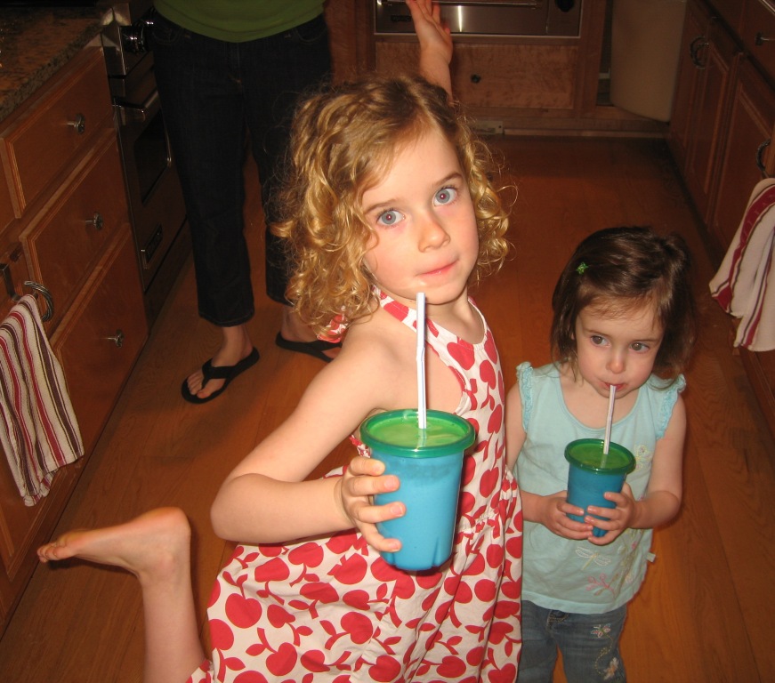 040410_EasterSmoothiePoseBlog.jpg