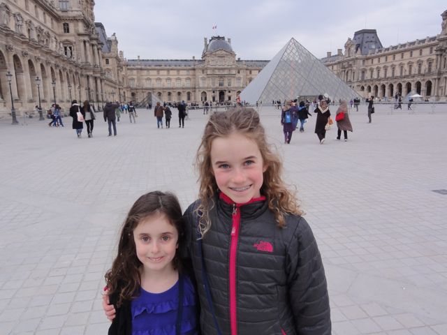 042014_GirlsLouvre.jpg