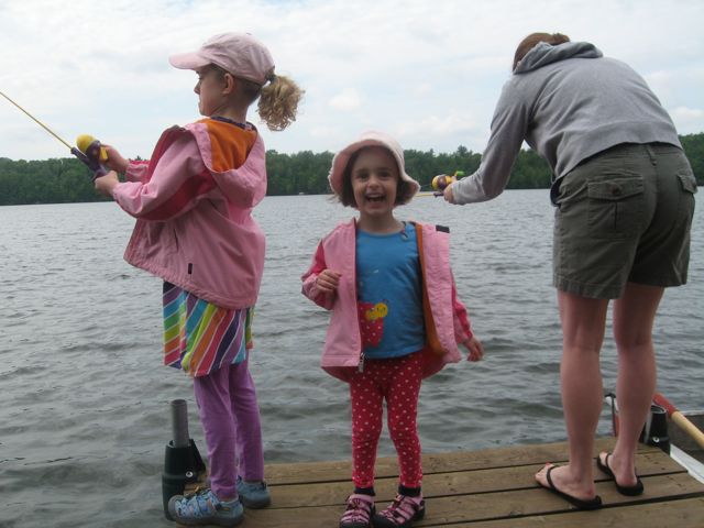 062611_GirlsFishingFunFaces.jpg