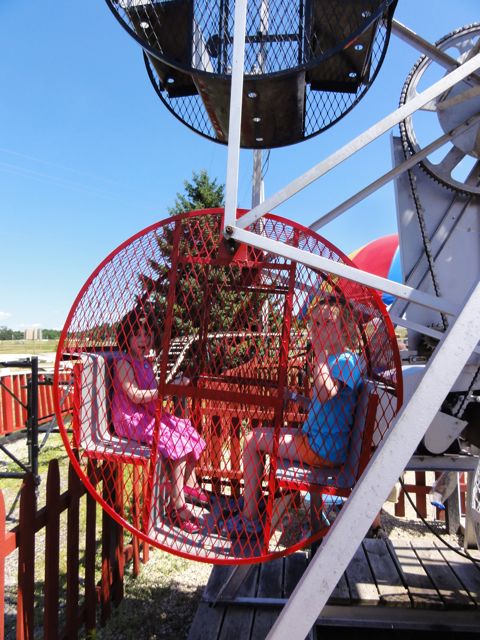 072611_MiniFerrisWheel.jpg