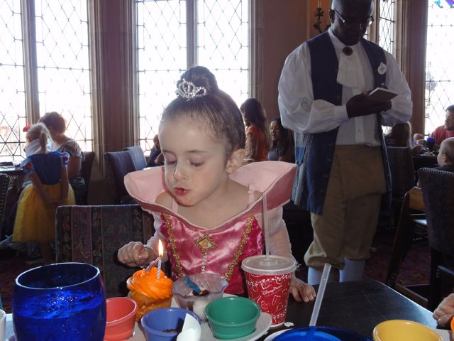 102311_ZBdayLunchCandle.jpg